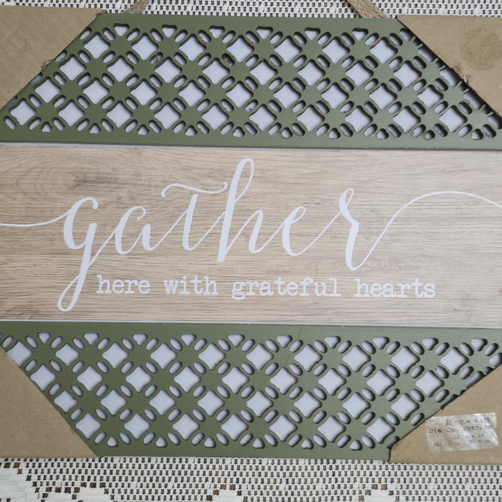 NEW Gather Here With Grateful Hearts Hanging Wall Plaque Fall Harvest 12x10 Sign - Picture 3 of 6